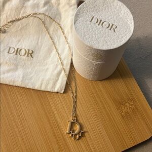 Dior Luxurious Gold Pendant Necklace
